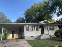 Cozy home close to downtown and minutes away from Fort Smith area! Pet-Friendly