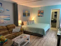 Paradise on the Sarasota Bay, Close to Gulf Beaches, Heated Pool, Restaurant Hotels in Whitfield