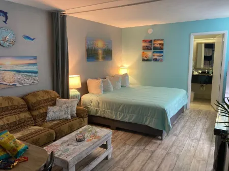 Paradise on the Sarasota Bay, Close to Gulf Beaches, Heated Pool, Restaurant