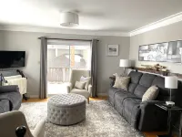 Cozy family home. Min to downtown, beaches, golf, and trails!