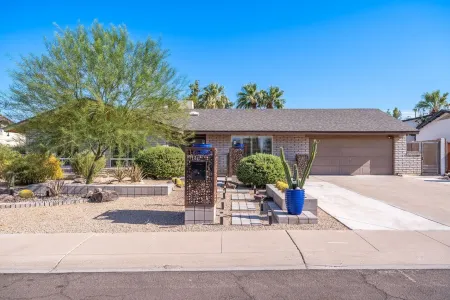 Luxury 4 Bed/4Bath! Private Pool & Mountain Views!