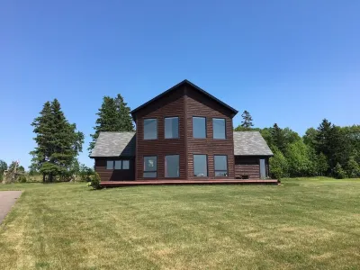 3 Bed/ 2 Bath Open plan home close to Golf Course Hotels near Skmaqn–Port-la-Joye–Fort Amherst National Historic Site