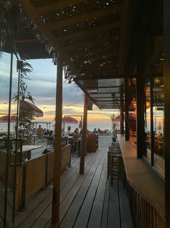 Fully equipped guest house, evening sun, towns and beaches nearby