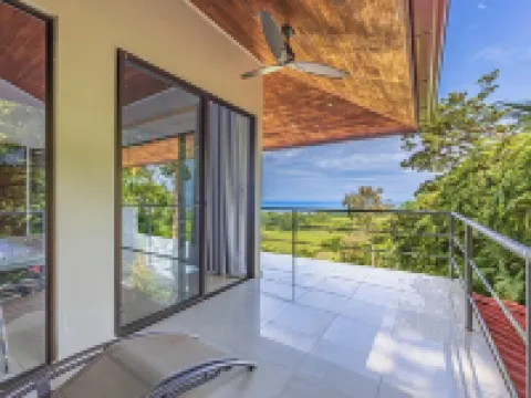 Exotica-All Suite House & Killer Views. On-site Staff-Gated Community-Paved Road Hôtels à : Savegre de Aguirre