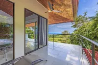 New!!-All Suite House & Killer Views. On-site Staff-Gated Community-Paved Road Hotels in Savegre