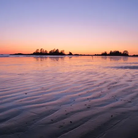 The Hacienda on South Chesterman. One minute walk to the beach. Relax and Unwind