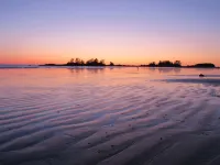 The Hacienda on South Chesterman. One minute walk to the beach. Relax and Unwind