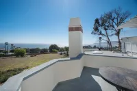 Malibu Beach House Sweeping Panoramic Views Walk 2 beach