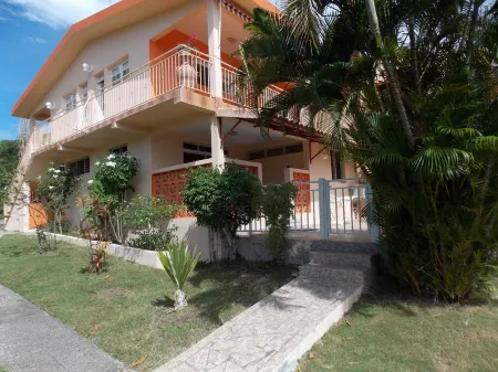 SEASONAL RENTAL IN VILLA WITH GARDEN - QUIET AREA - BEACH 300m Отели в г. Лез Анс-д'Арле