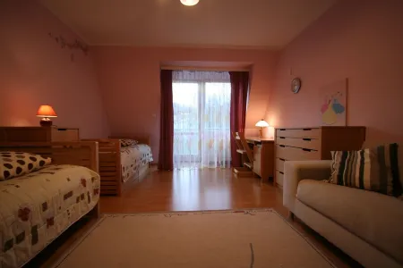 Spacious  3 bedroom apartment with parking