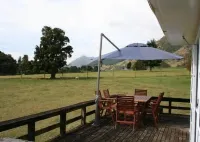 TAKAKA GOLDEN BAY HOBBIT AND LORD OF THE RINGS.  호텔