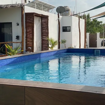 Cheerful 1 bedroom house w/ pool and much more!