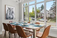 Downtown Luxury with Amazing Kitchen & jetted tub!