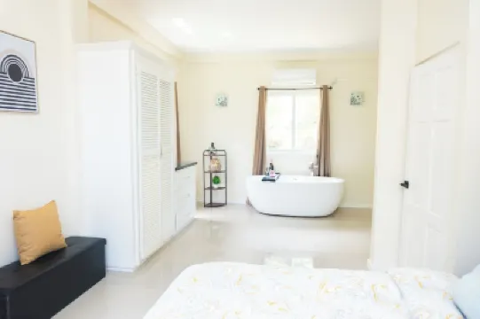 2 Bed 2 Bath House,Whale Watching /2Mins from Ferry Terminal/15Mins to RodneyBay Отели в г. 