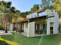 Superb villa with exceptional sea view pool