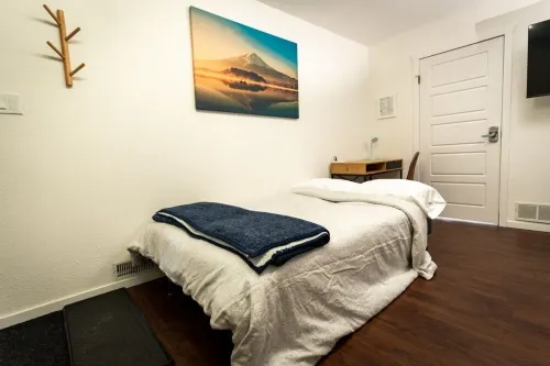 Private Ground Level Suite with Full Kitchen