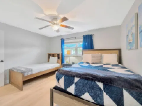 Nautical Landings West close to Honeymoon Island and dock access! Hotels in Dunedin