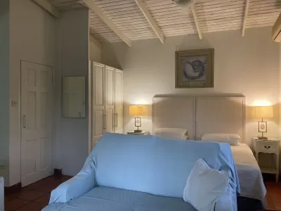 Ground Floor Apt with garden only 3 mins walk to Beach and Beach Club