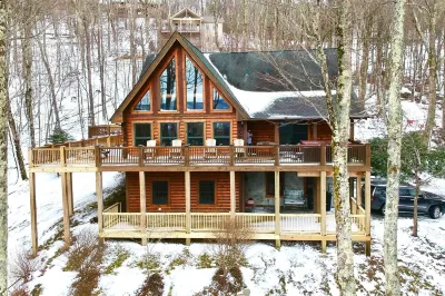 Large Log Cabin ON APP SKIMTN, HotTub, Pool Table, Kayaks, LOCATION! 100+reviews 트윗시 레일로드 주변 호텔