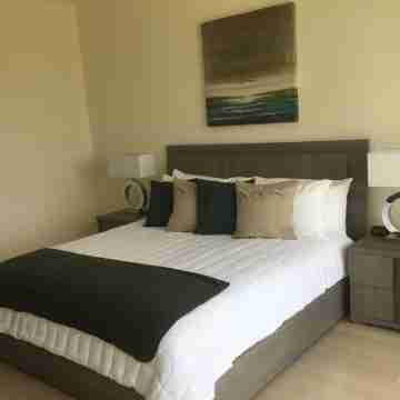 ROYAL PENTHOUSE-New stunning two storey penthouse condo with roof top terrace Rooms