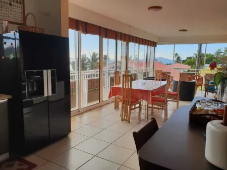 Pretty villa of very good quality with view on sea and Mountain