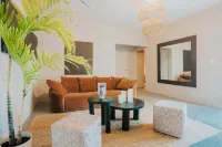 Private villa with pool & gameroom near Eagle Beach