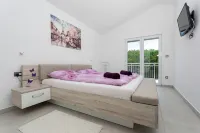 Villa Jelena | 4-Star Villa with Heated Pool, Privacy & Barbecue House - WiFi