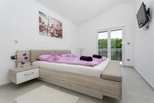Villa Jelena • 4 stars • families • couples • barrier-free • pool • grill