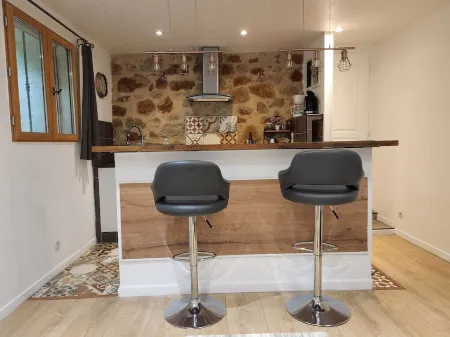 Beautiful apartment with private garden Отели в г. Грас