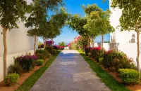 3BR Condo w/ Iconic Arch Views, Pool & 5 min -Town