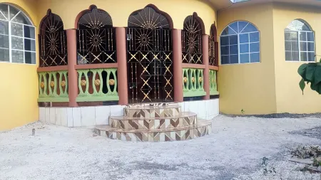 1 Bedroom 1 Bathroom in Negril 7 mins drive to Negril's famous Seven Mile Beach.