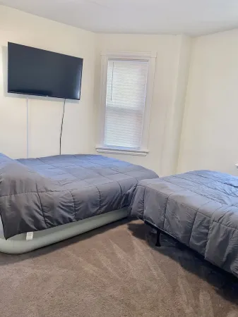 Super cute 3 bedroom remodeled townhouse near downtown Wilmington Отели в г. Уилмингтон