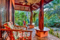 Tropical Oasis, Steps From Beach, Cafés, Shops. Private Pool. Walk Everywhere.