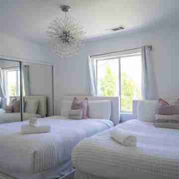 Lovely Indio Paradise with huge yard / pet friendly Rooms