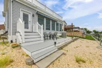 Waterfront Gem w/ Dock: 3 Mi to Fenwick Island Fun - Homestays