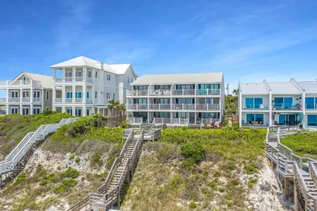 Directly on the beach! Your 30A getaway!