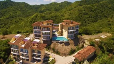 Unbelievable 3br Penthouse with amazing ocean views & private Rooftop patio