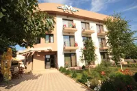 Vila la Mer Hotels near Tomis Eye