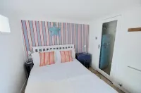 Waterloo Place Hotels in Bridport