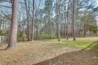 Peaceful 3Br Home | Private Deck | Near Downtown - Wifi