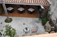 Welcome Inn Nerja Guest House Luxury Bed & Breakfast - วิวทะเล