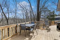Lakelife At Somerset - Hot Tub, Deck & Views 4 Bedroom Home - 3-Star
