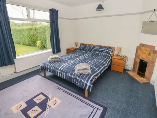 White Thorns Hotels in Rudbaxton