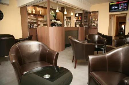 Logis Hôtel- Restaurant la Renaissance Отели в г. Пьер-Персе