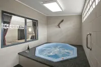 Sport of Kings Motel - spa