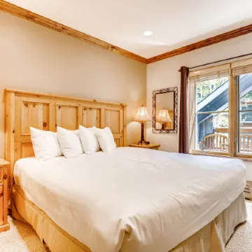 Updated 1Br Premier at Black Bear Lodge- Kids Ski Free 1 Bedroom Condo by RedAwning