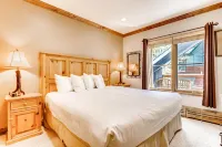 Updated 1Br Premier at Black Bear Lodge- Kids Ski Free 1 Bedroom Condo by RedAwning