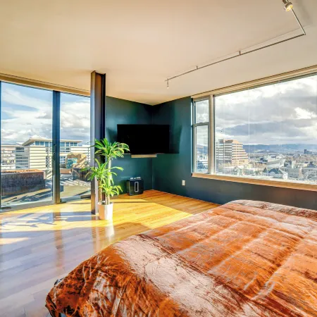 Luxe Dtwn Reno Penthouse ~ 3 Mi to Casinos!