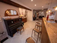 La Maison George Hotels in Chanceaux