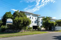 Noosa River Sandy Shores Hotels in Doonan